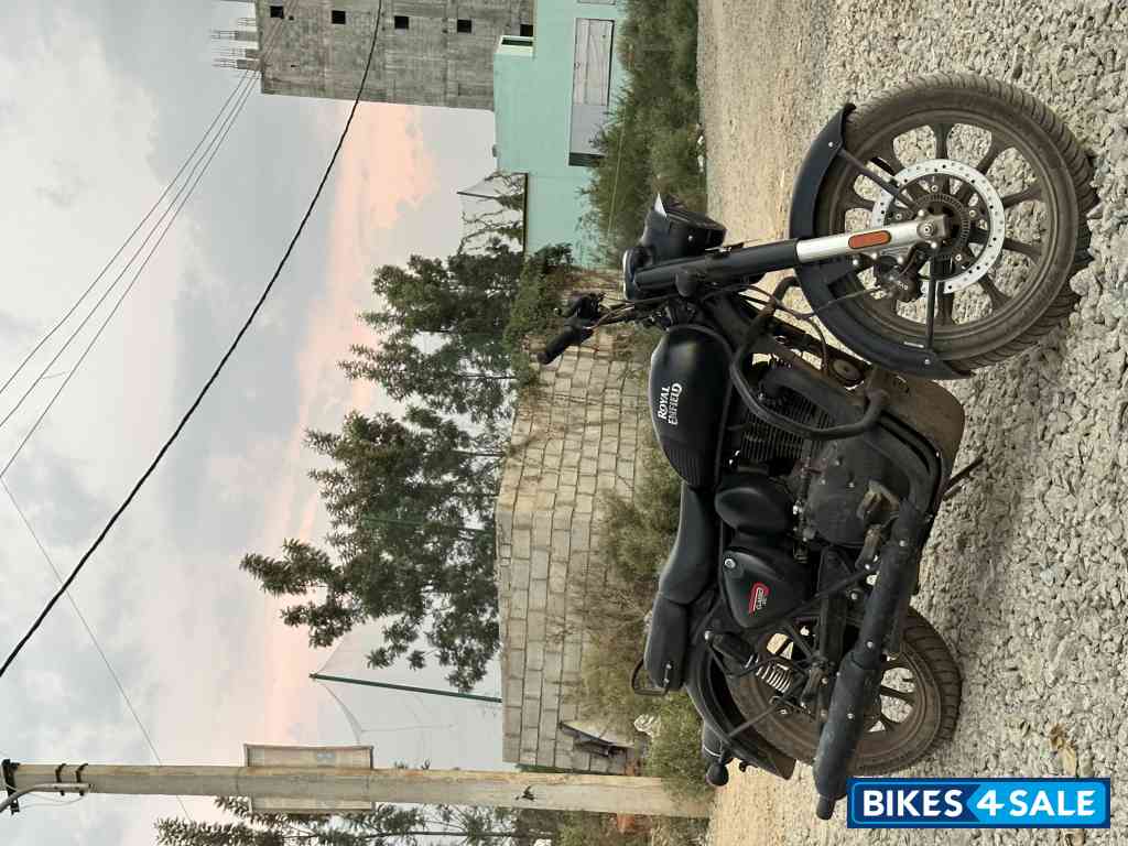 Royal Enfield Classic Stealth Black