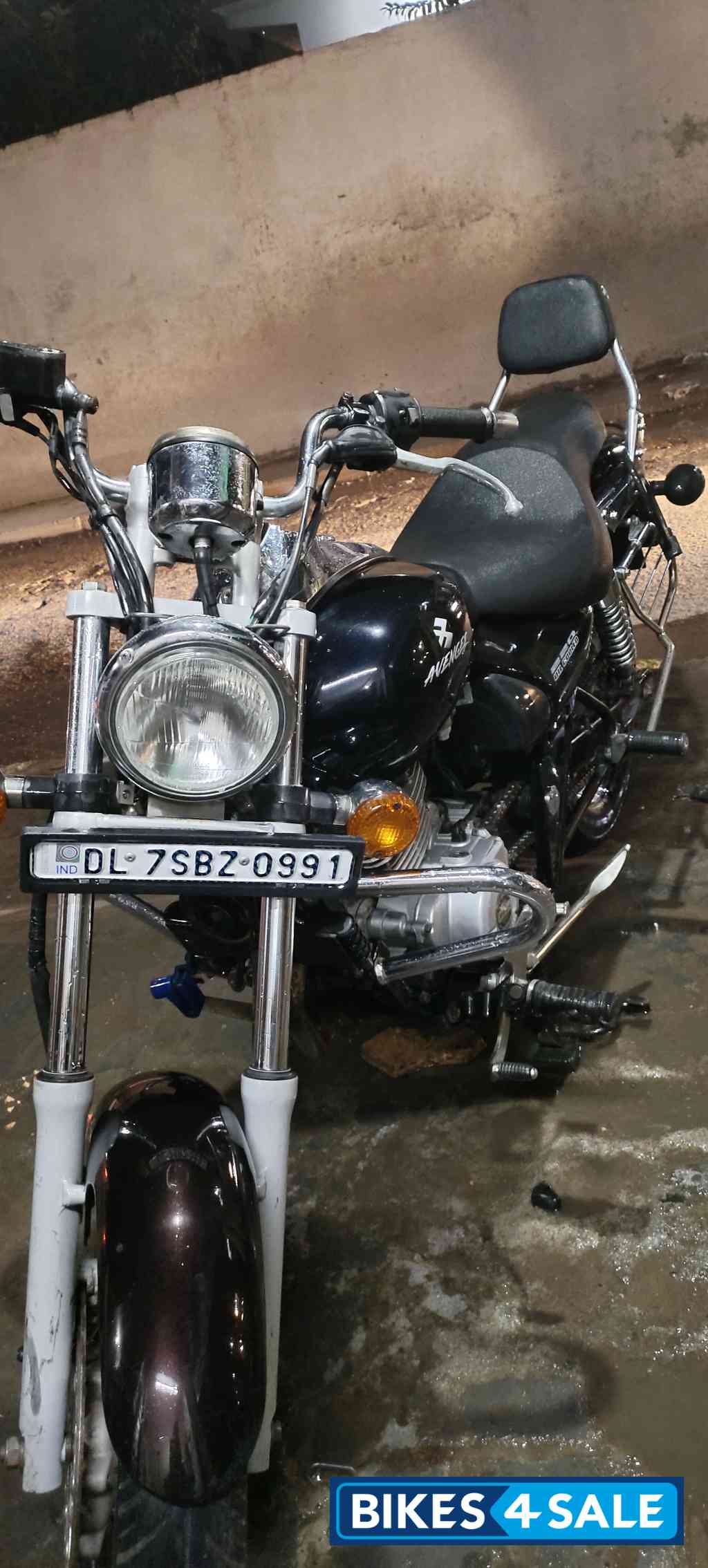 Bajaj Avenger 220 DTS-i