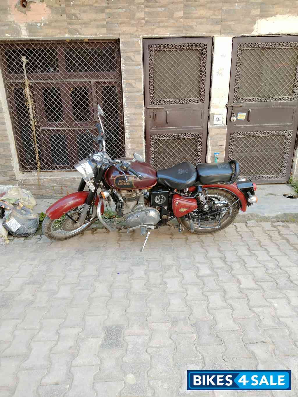 Chestnut Royal Enfield Classic 350