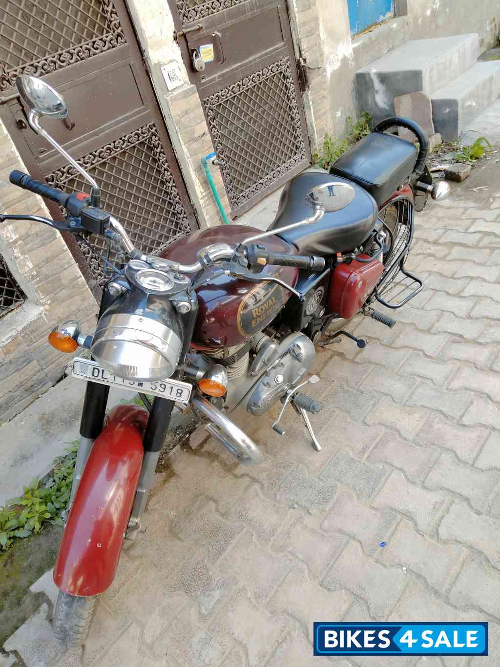 Chestnut Royal Enfield Classic 350