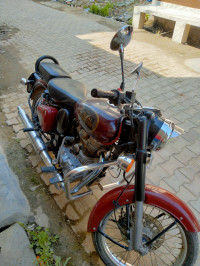 Chestnut Royal Enfield Classic 350