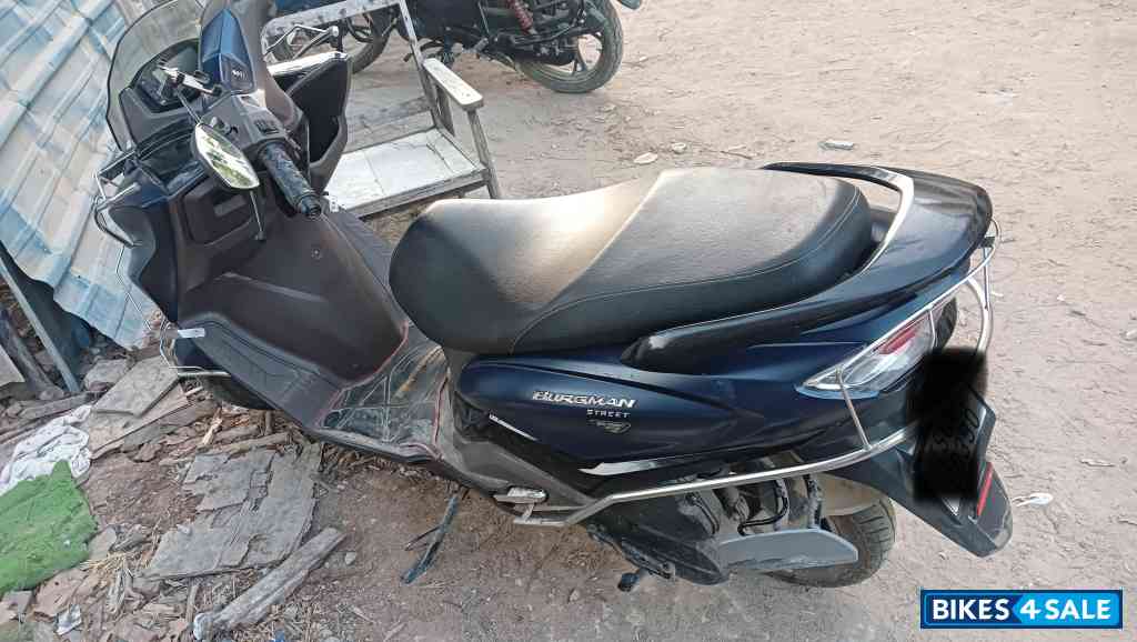 Suzuki Burgman Street Ride Connect Edition