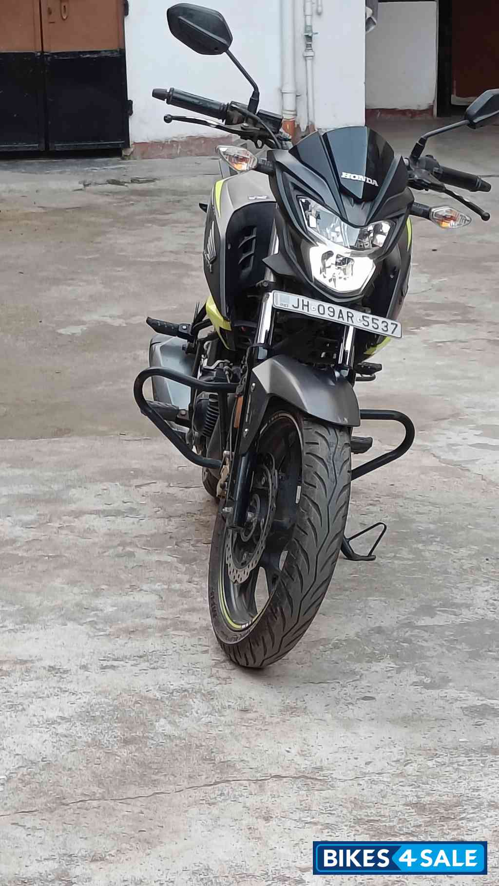 Honda CB Hornet 160R ABS