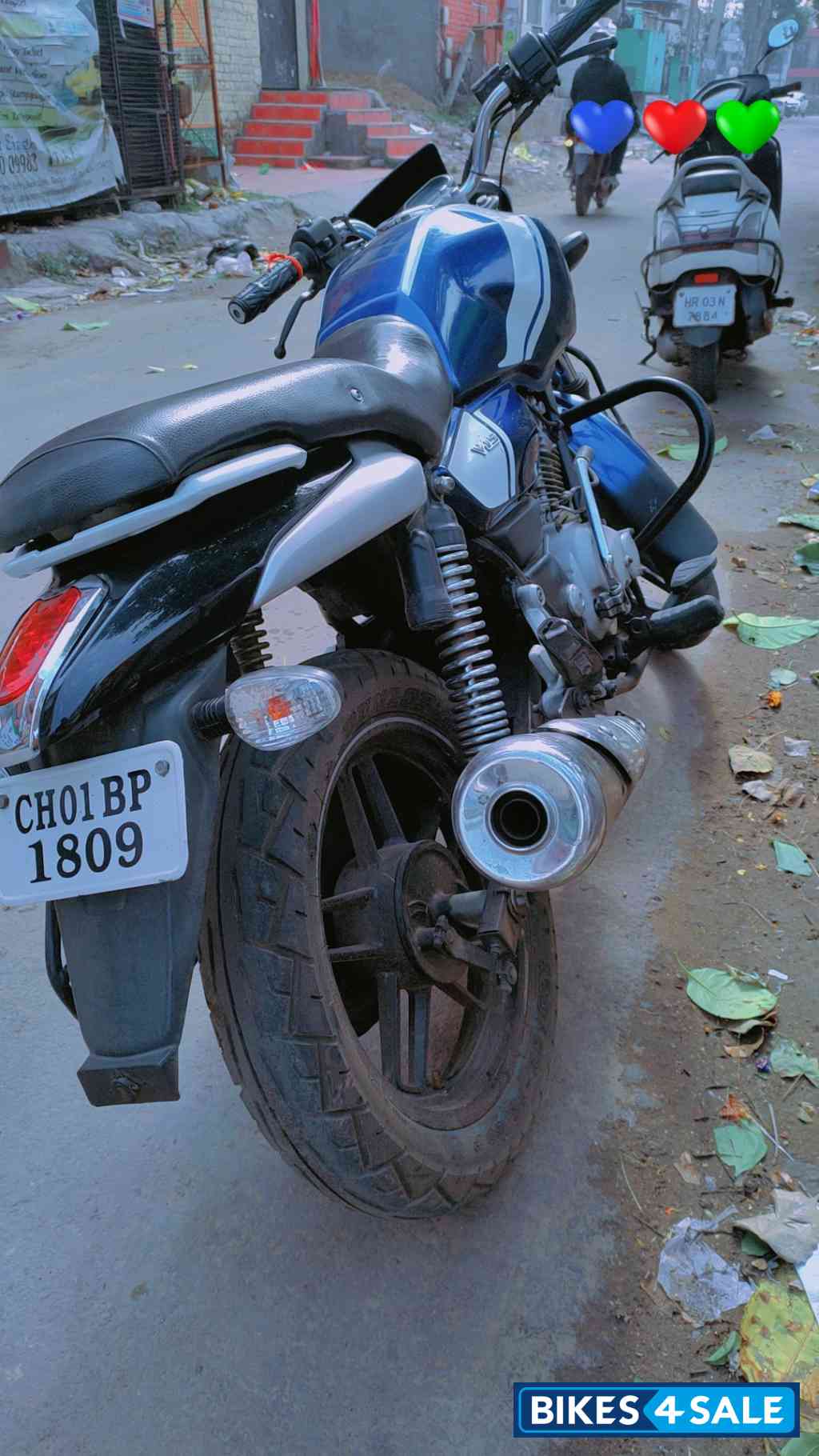 Bajaj V15
