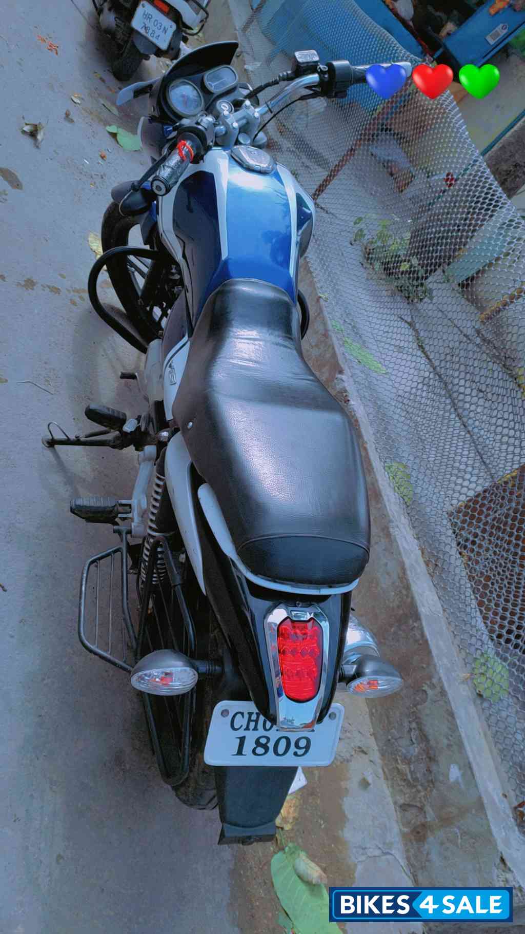 Bajaj V15