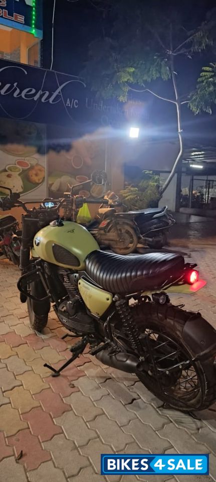 Yezdi Scrambler Single Tone