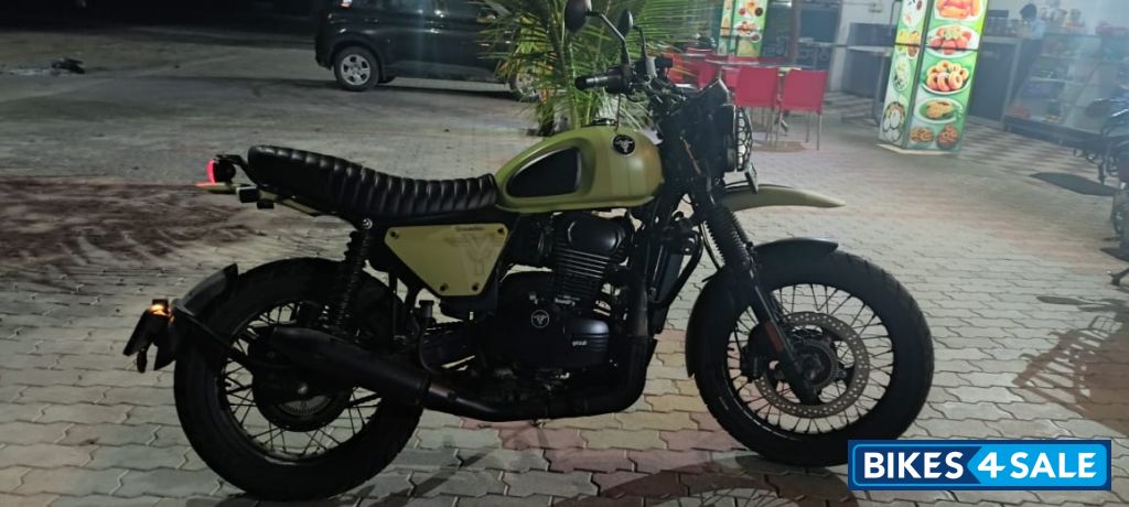 Yezdi Scrambler Single Tone