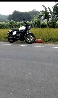 Jawa 42 Dual Channel ABS Sirius White 2021 Model