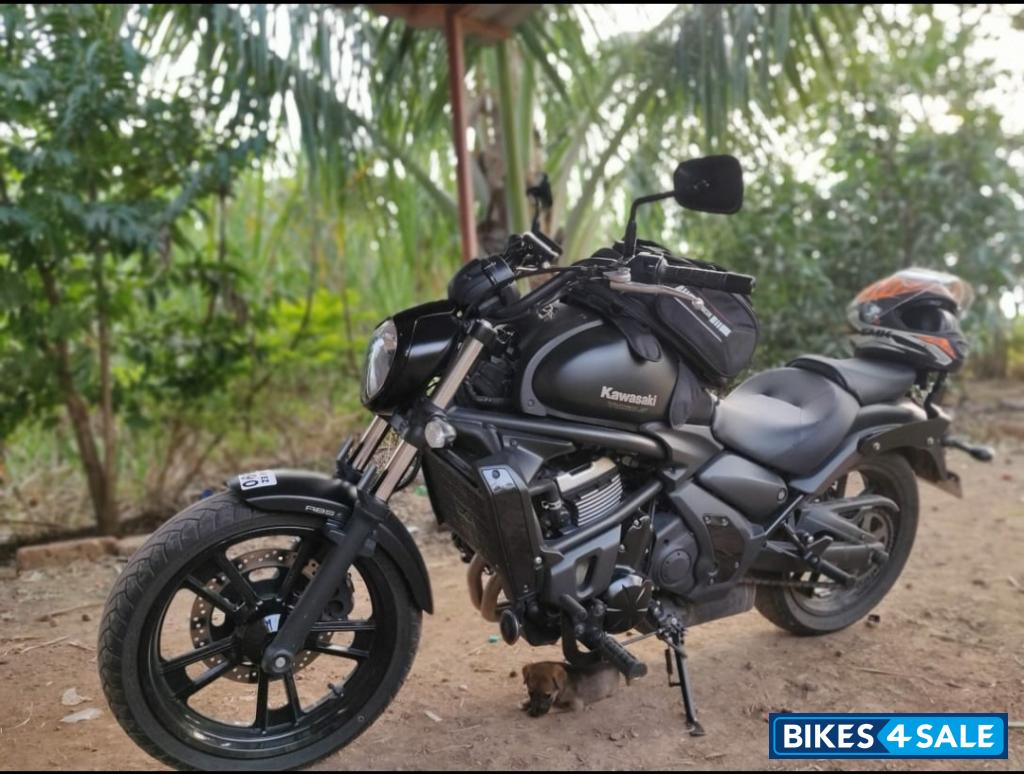 Black Kawasaki Vulcan S 650