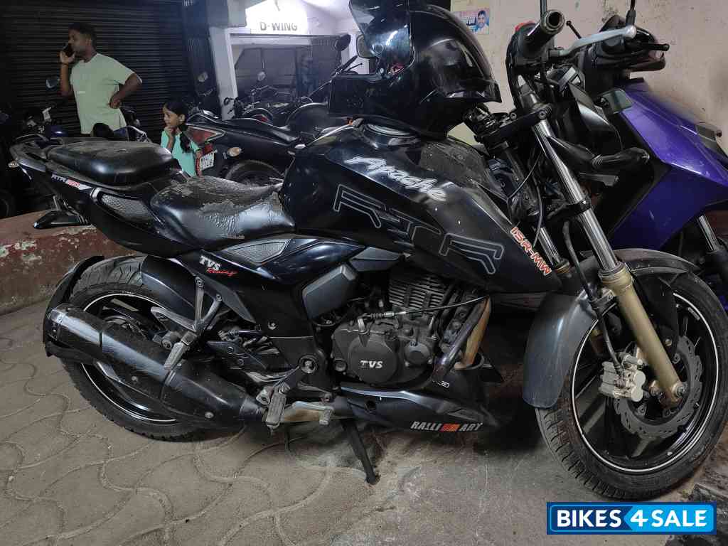 Black TVS Apache RTR 200 4V
