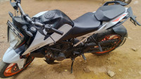 Creamic White KTM Duke 200 2022