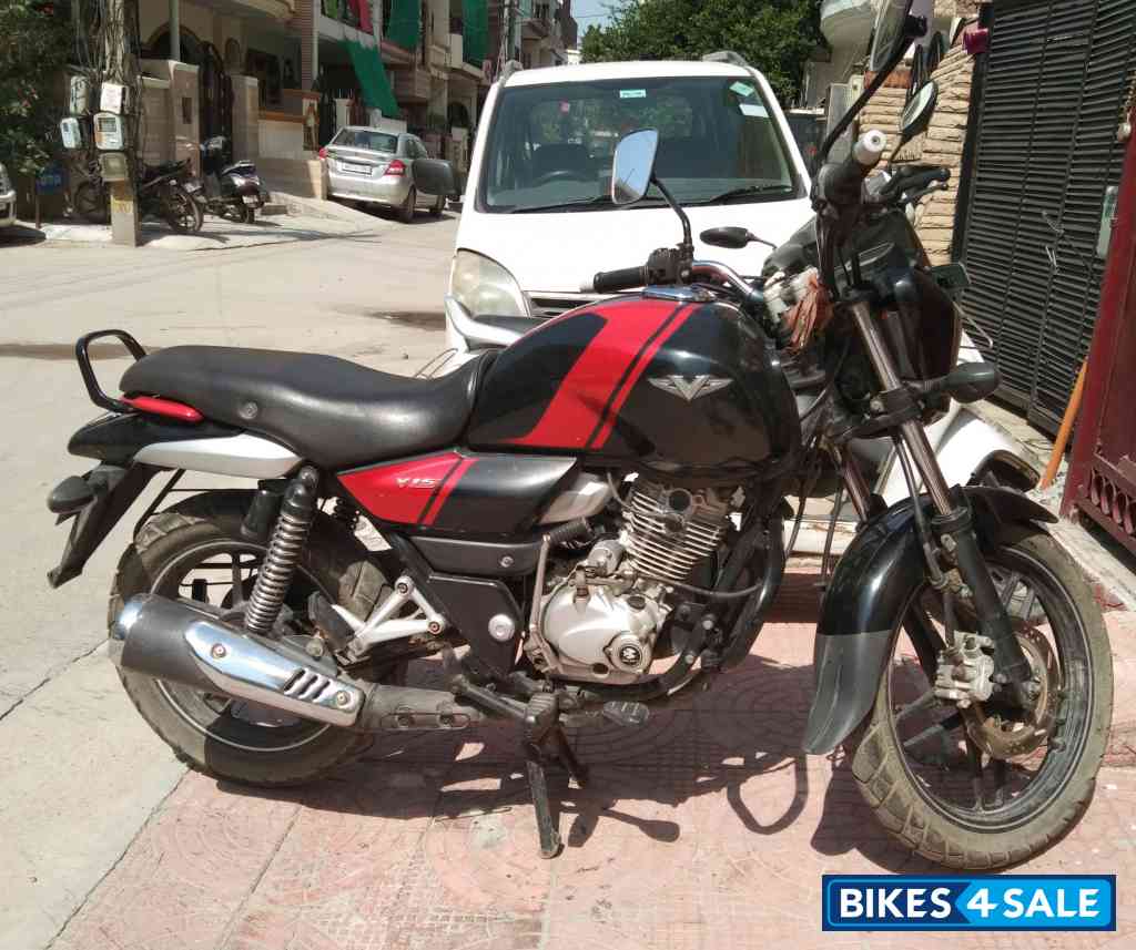 Bajaj V15