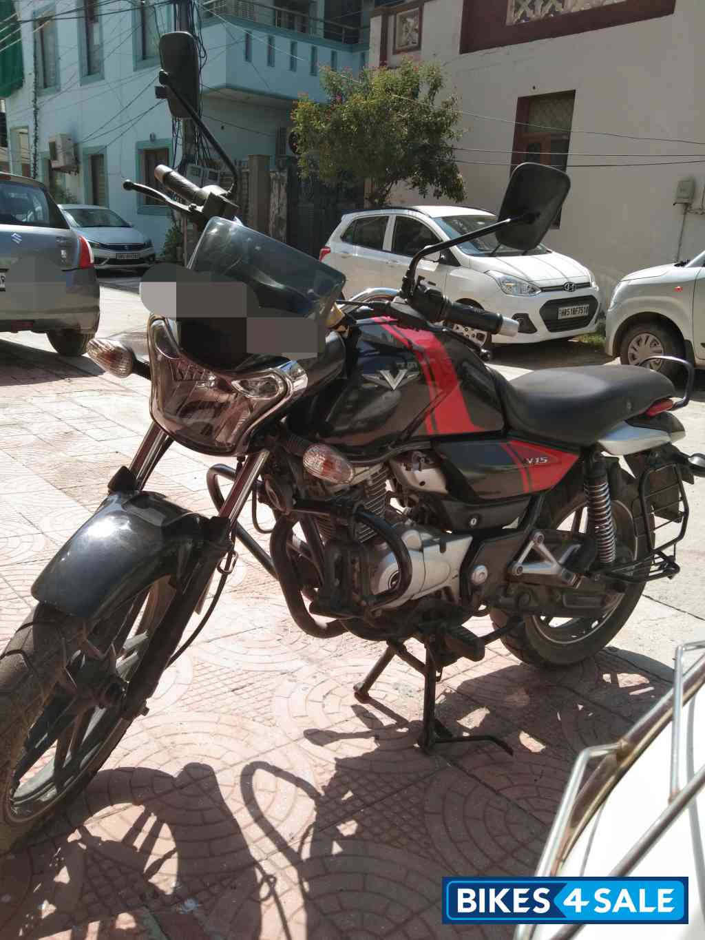 Bajaj V15