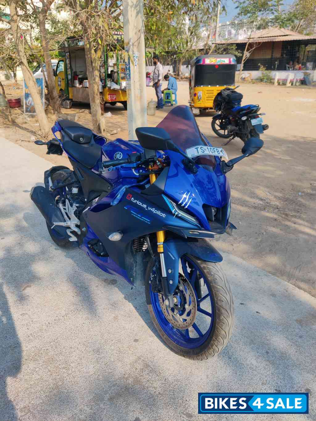 Racing Blue Yamaha R15M