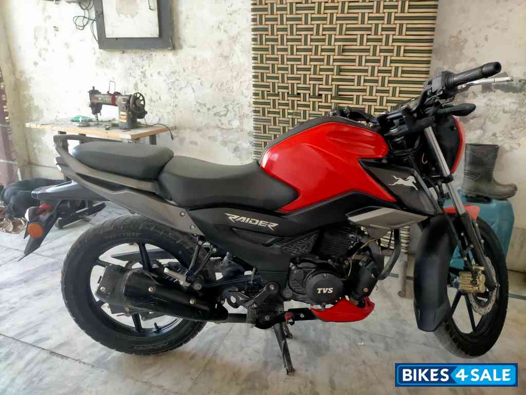 TVS Raider Split Seat
