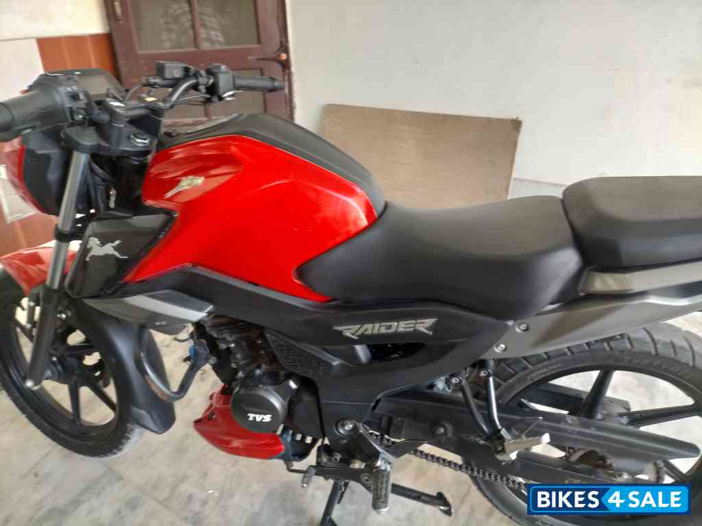 TVS Raider Split Seat