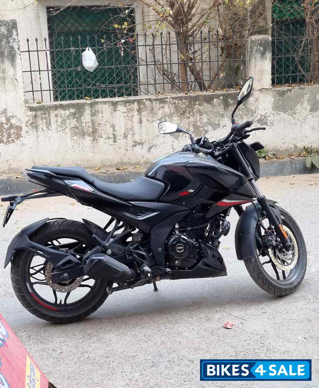 Brooklyn Black Bajaj Pulsar N250 Dual Channel ABS