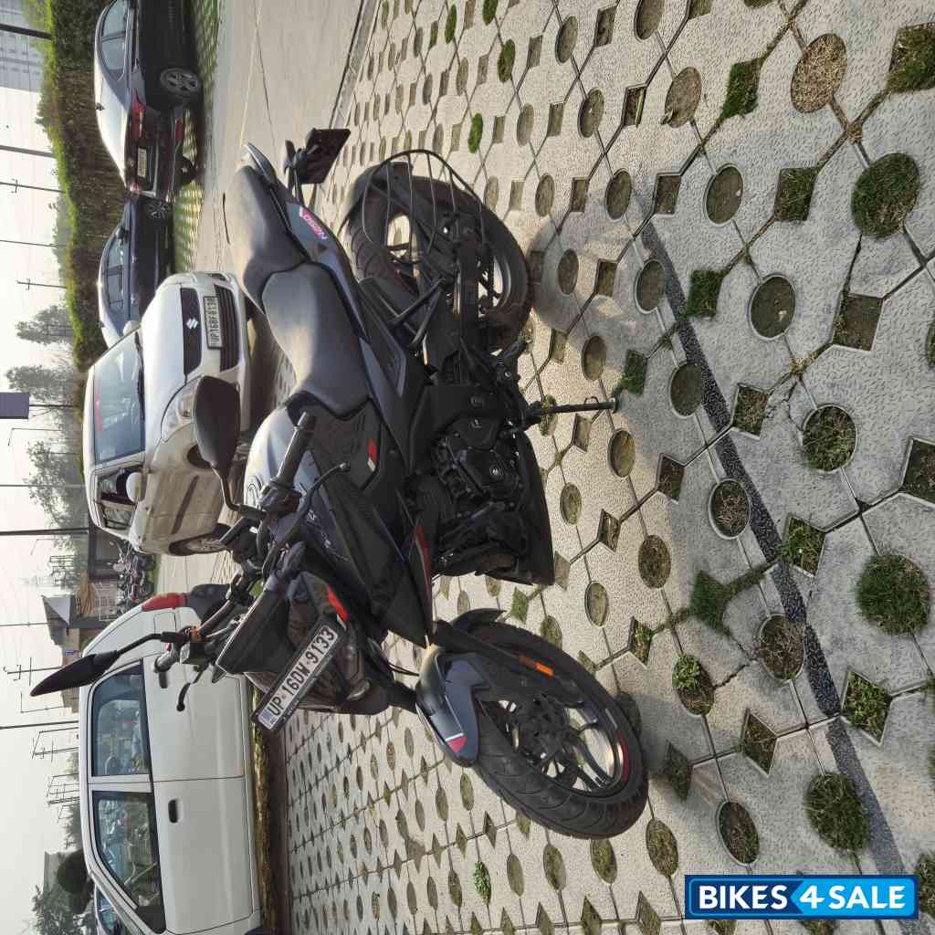 Brooklyn Black Bajaj Pulsar N250 Dual Channel ABS