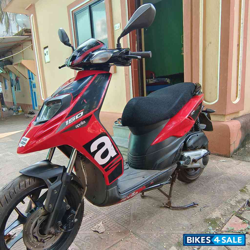 Red & Black Aprilia SR 150