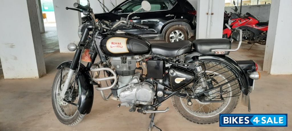 Black Royal Enfield Classic 350