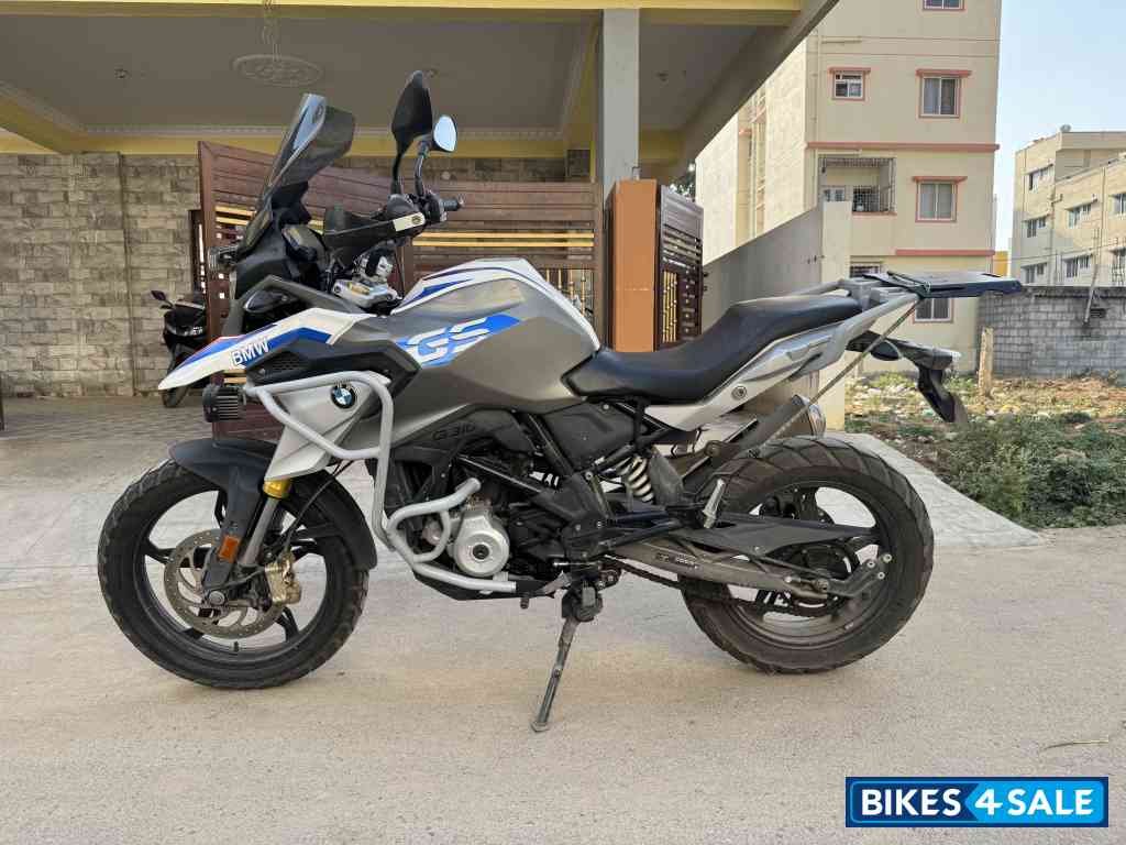 Pearl White Metallic BMW G 310 GS