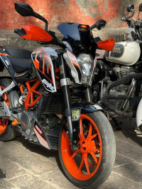 Orange KTM Duke 390