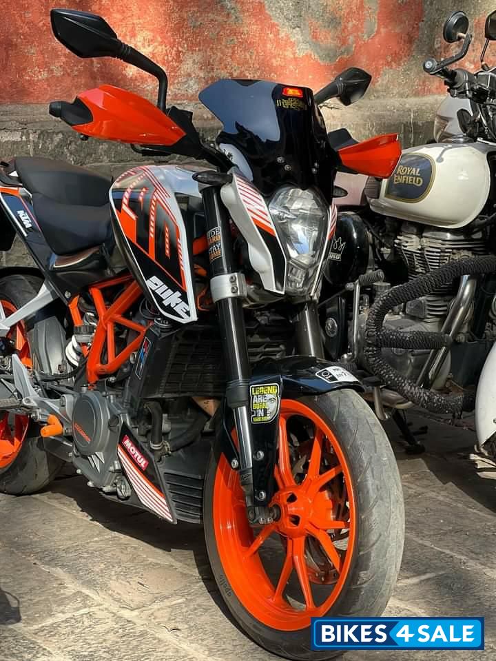 Orange KTM Duke 390 Orange KTM Duke 390