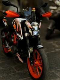 Orange KTM Duke 390
