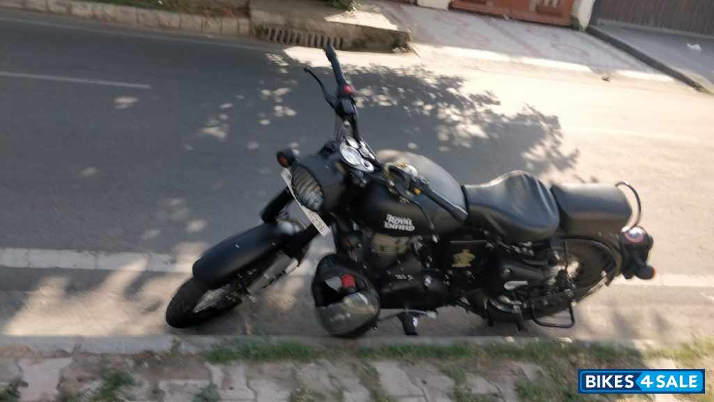 Royal Enfield Classic Stealth Black