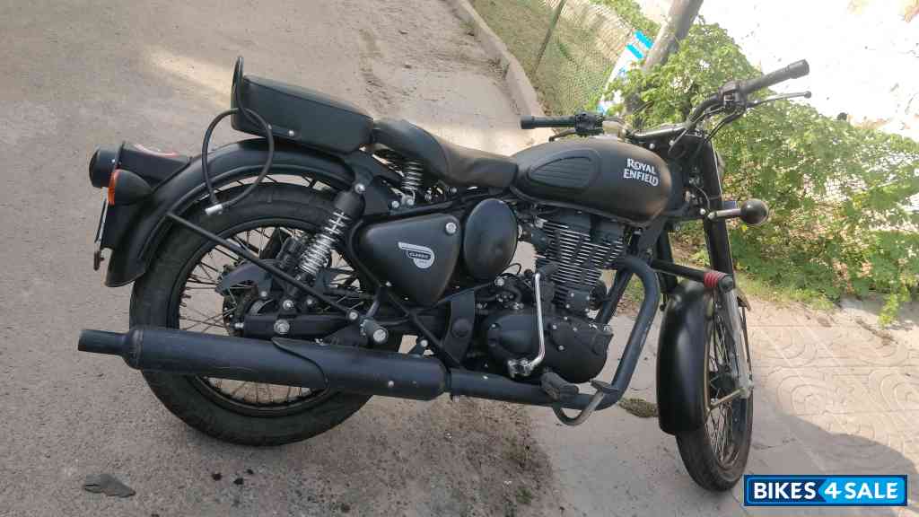 Royal Enfield Classic Stealth Black