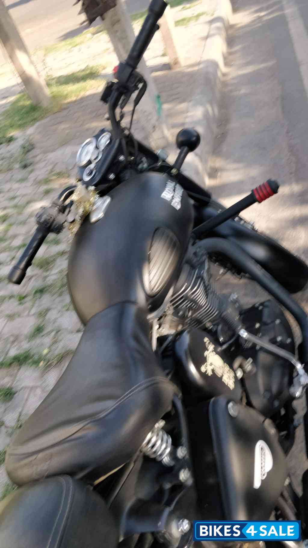 Royal Enfield Classic Stealth Black