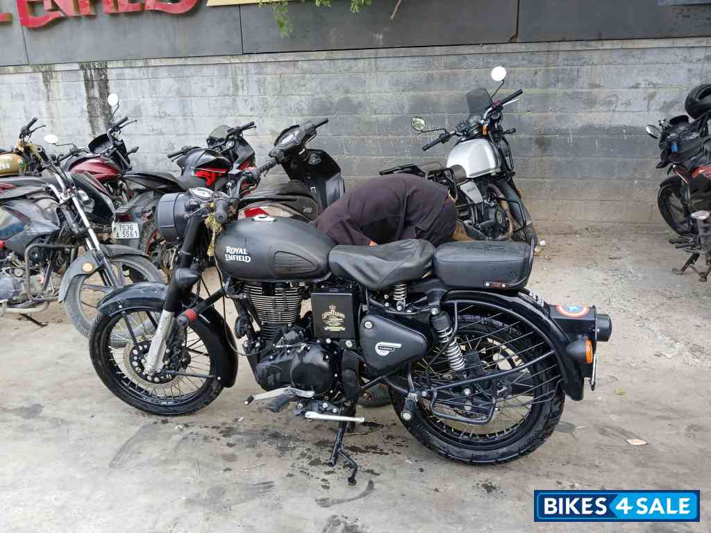 Royal Enfield Classic Stealth Black