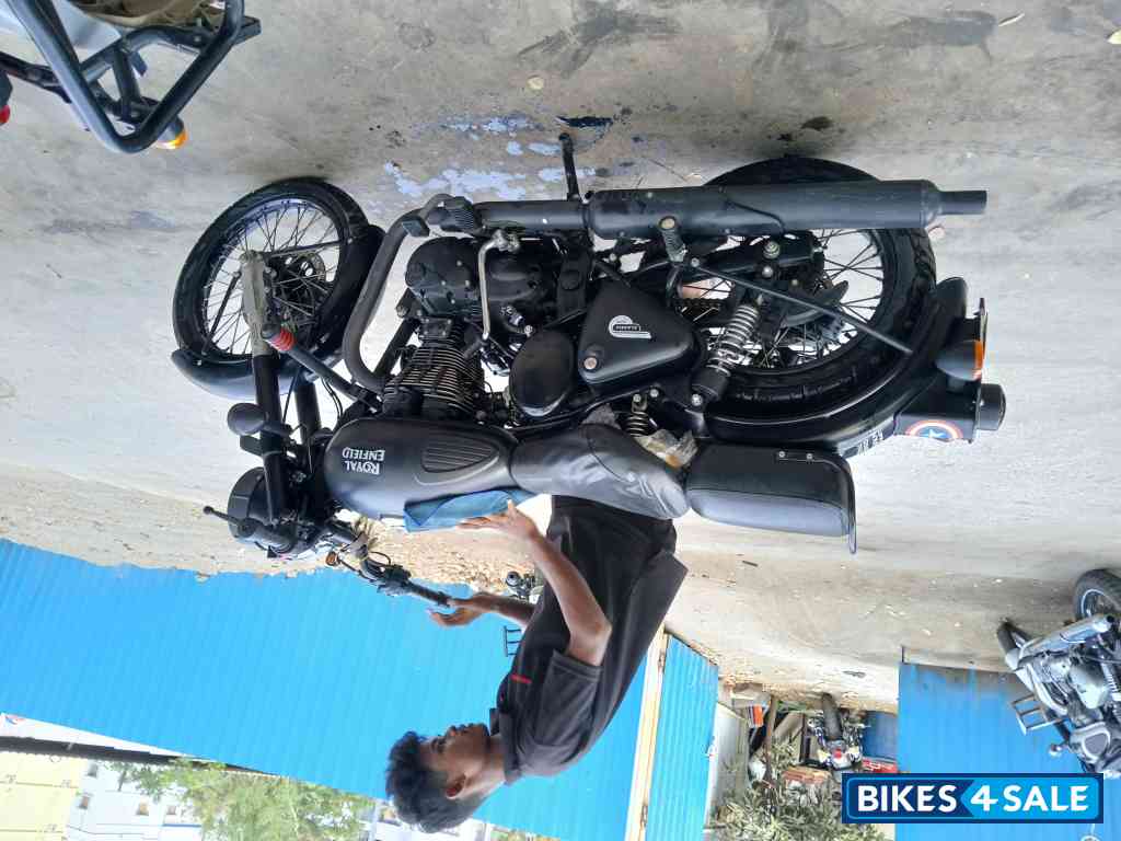Royal Enfield Classic Stealth Black