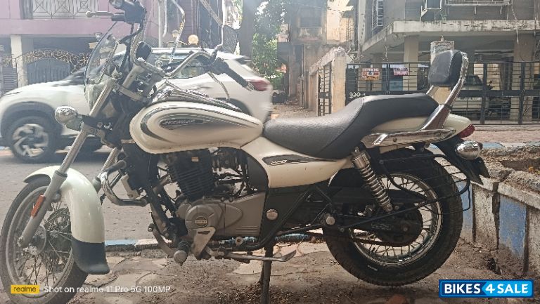 Moon White Bajaj Avenger Cruise 220 BS6
