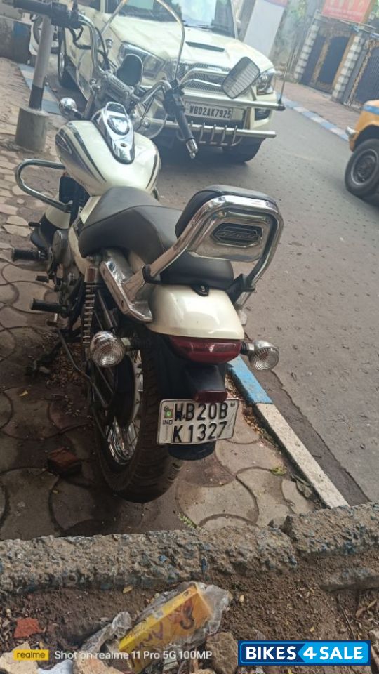 Moon White Bajaj Avenger Cruise 220 BS6