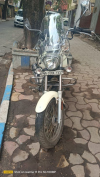 Moon White Bajaj Avenger Cruise 220 BS6