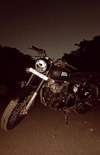 Royal Enfield Classic Stealth Black