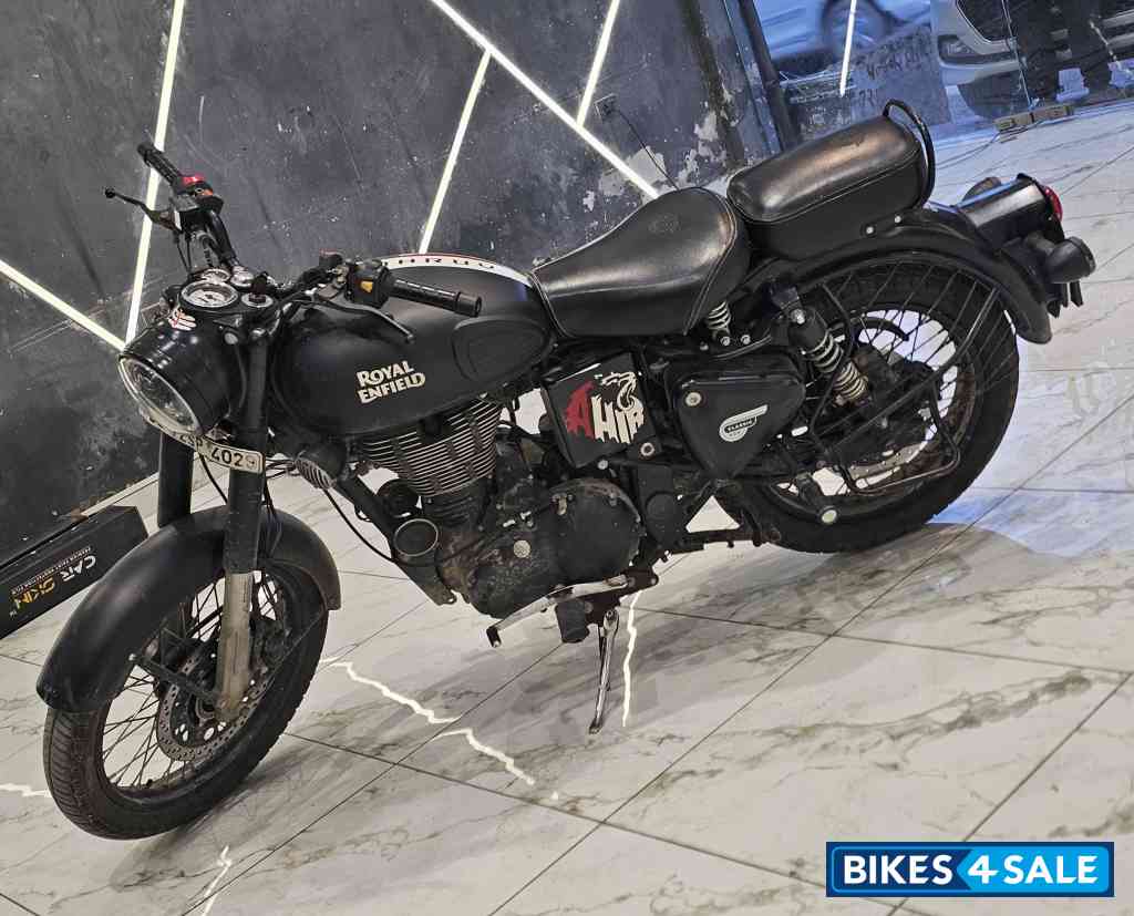 Royal Enfield Classic Stealth Black