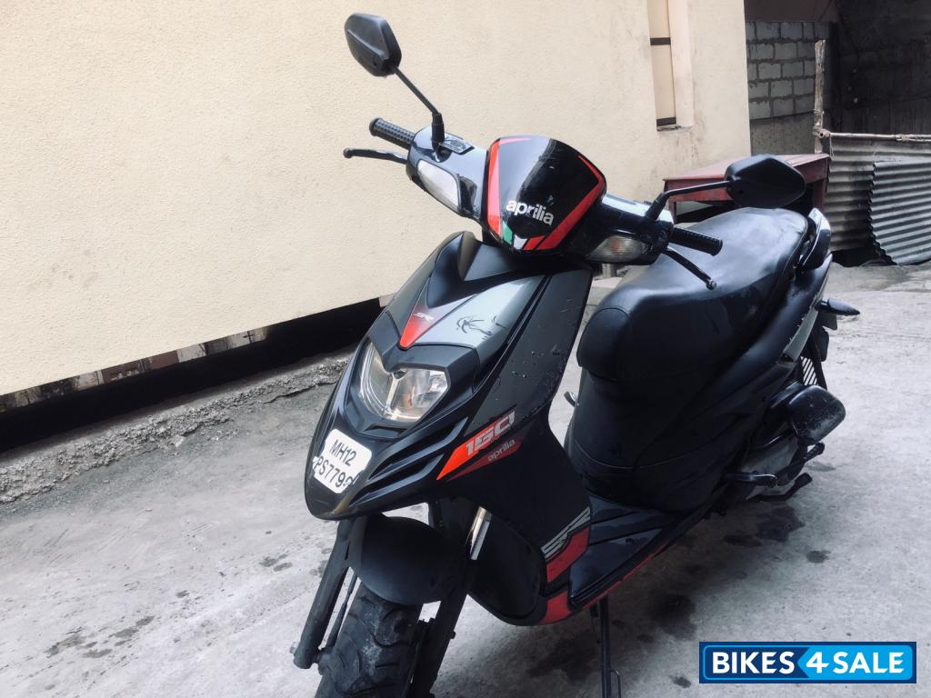 Black Red Aprilia SR 150