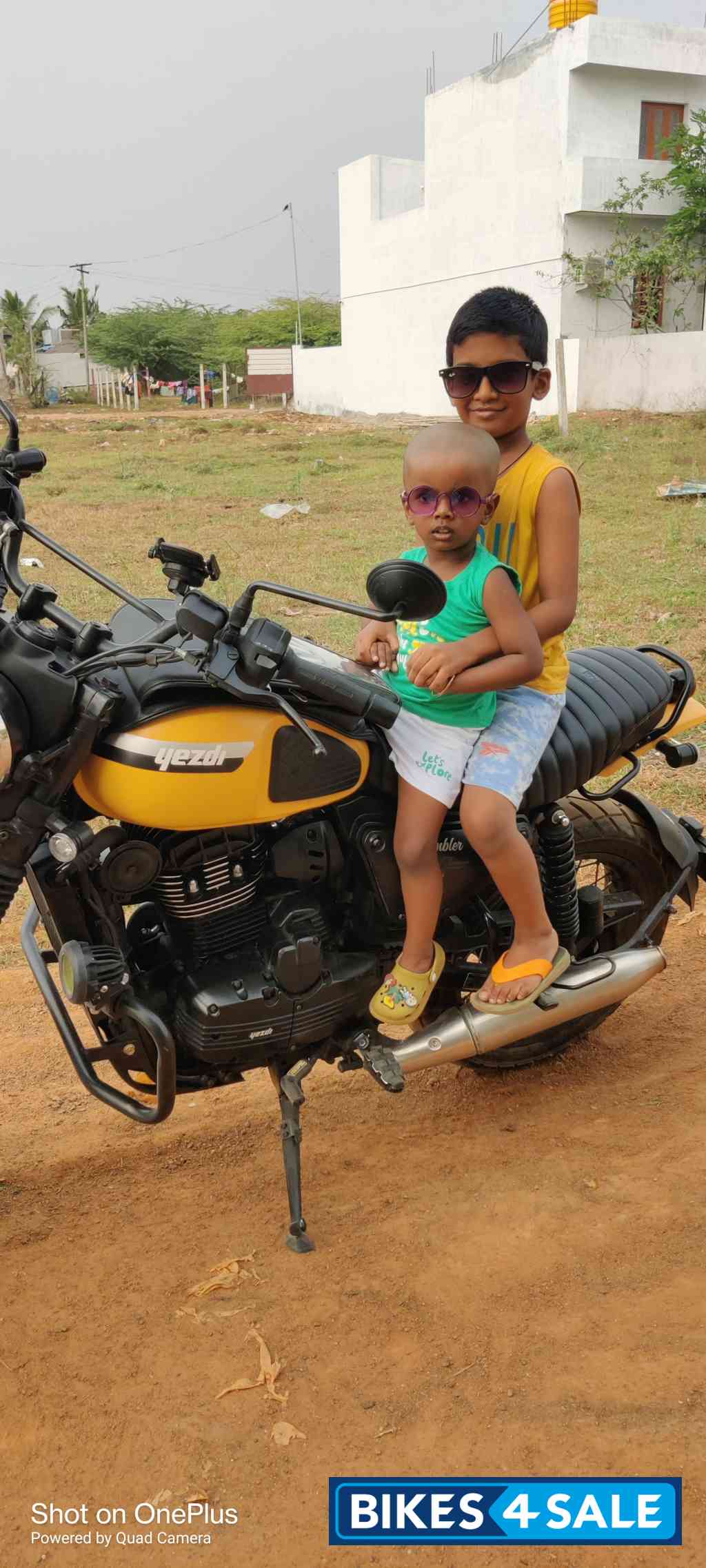 Yezdi Scrambler Single Tone