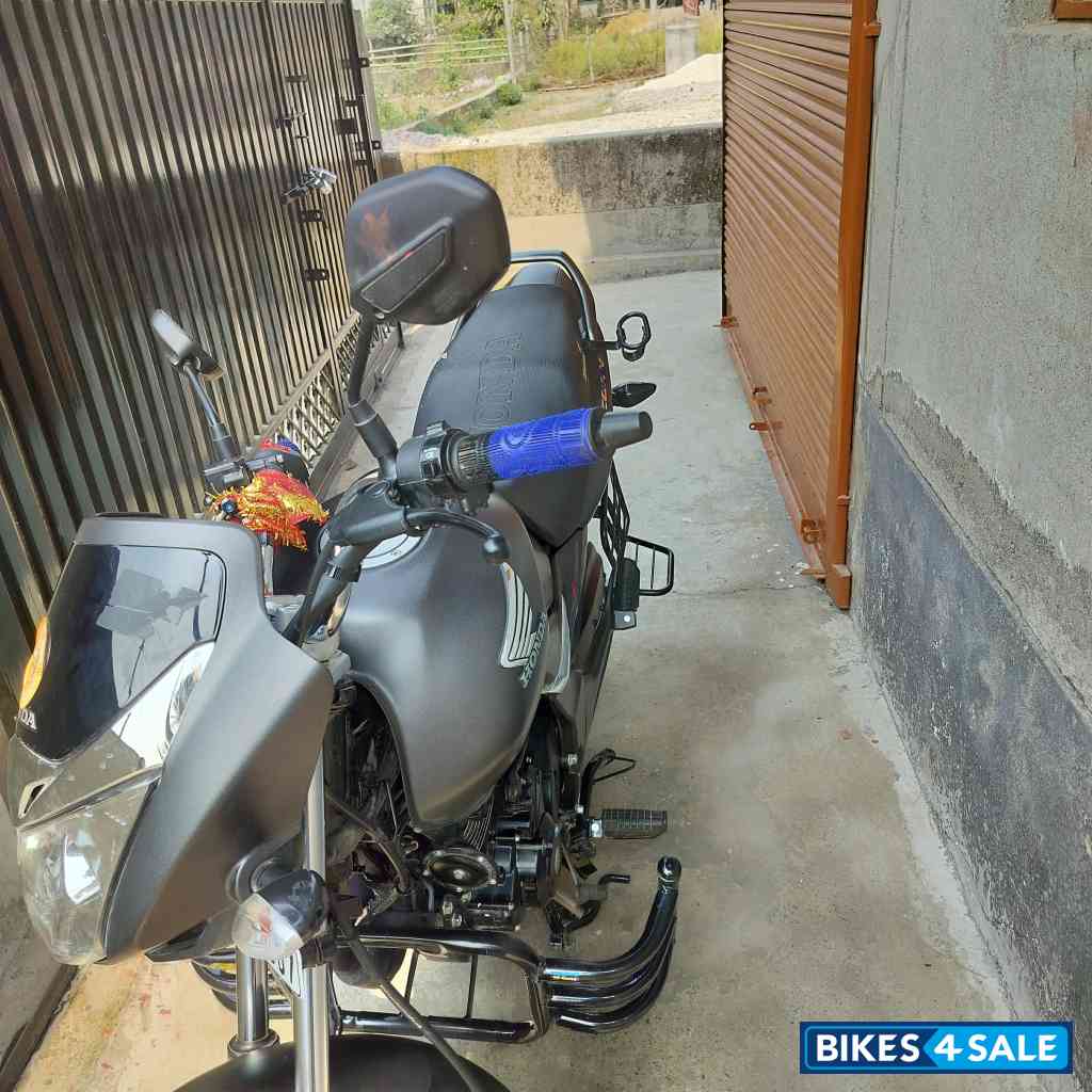 Grey Honda Unicorn 160 BS6