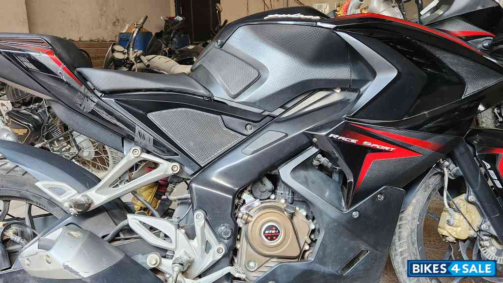 Bajaj Pulsar RS 200 ABS Bajaj Pulsar RS 200 ABS
