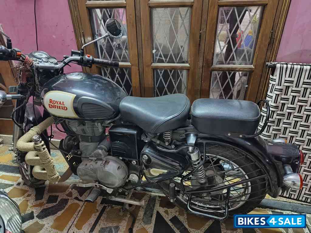 Black Royal Enfield Classic 350