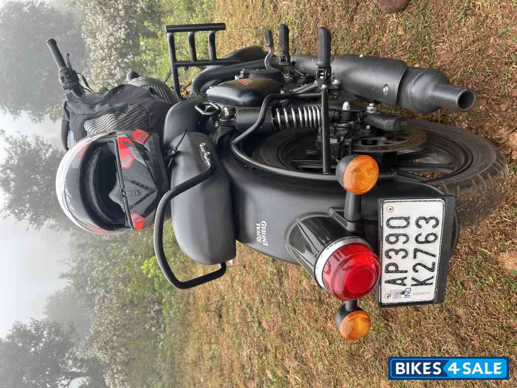 Black Royal Enfield Classic Stealth Black