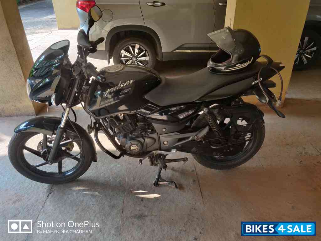 Black Bajaj Pulsar 150 DTSi