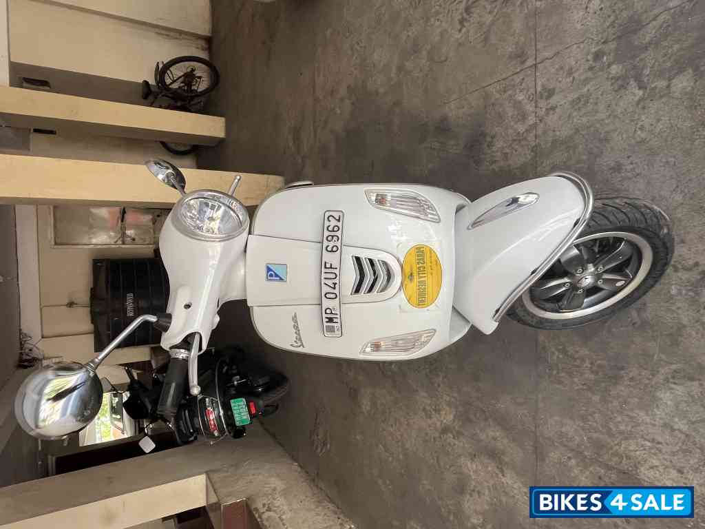 Pearl White Vespa VXL 125