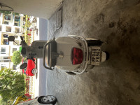 Pearl White Vespa VXL 125