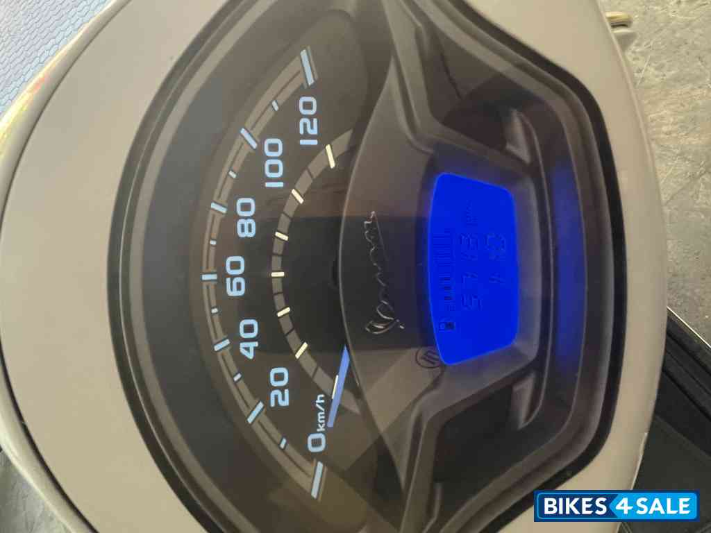 Pearl White Vespa VXL 125