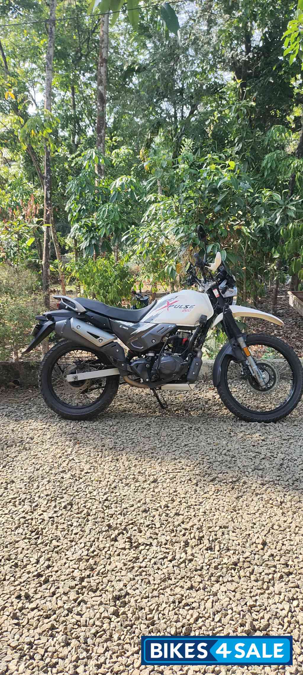 White Hero XPulse 200 BS6