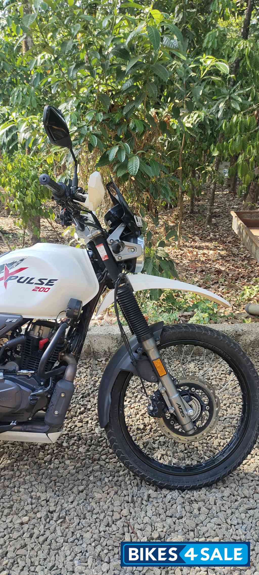 White Hero XPulse 200 BS6